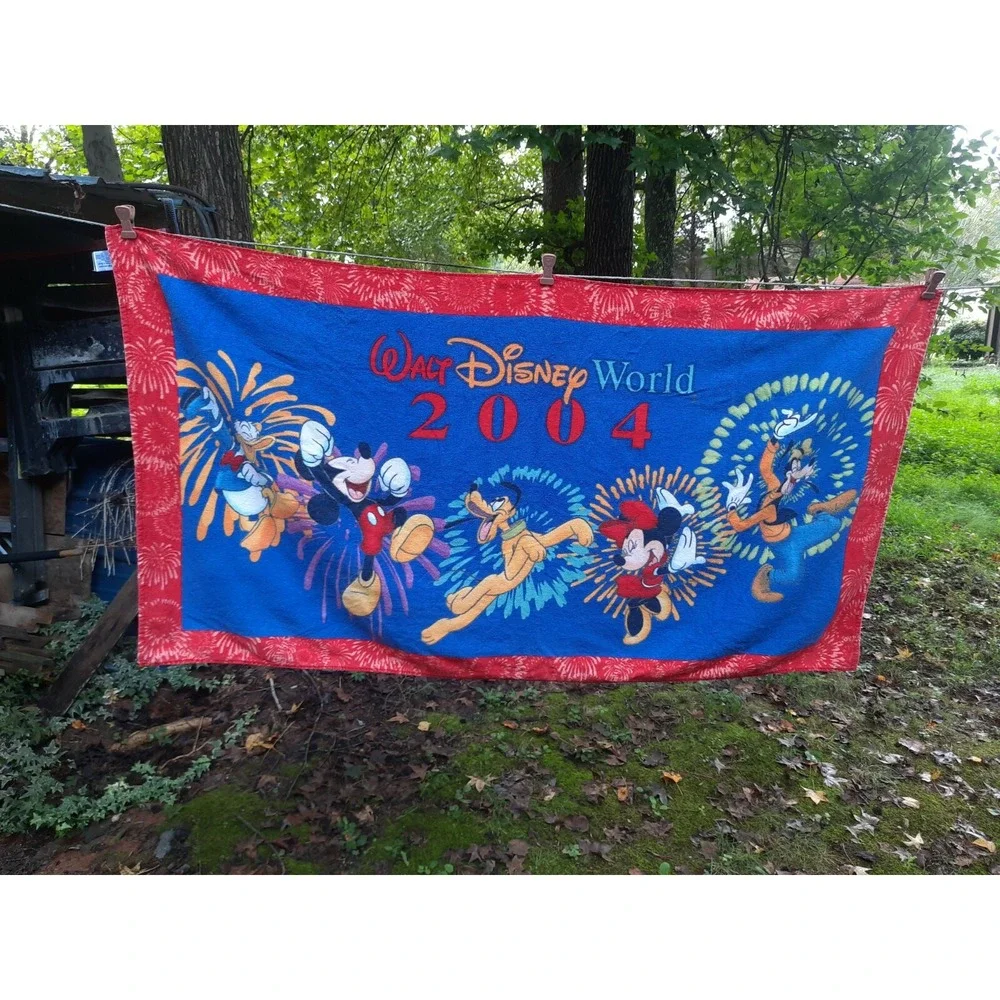 DISNEY EXCLUSIVE WALT DISNEY WORLD BEACH TOWEL- Mickey, Minnie, Goofy & Donald